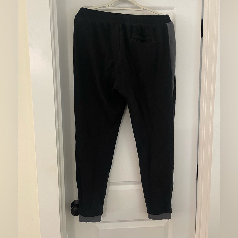 Under Armour LG Black Sweatpants with Tapered Leg Design